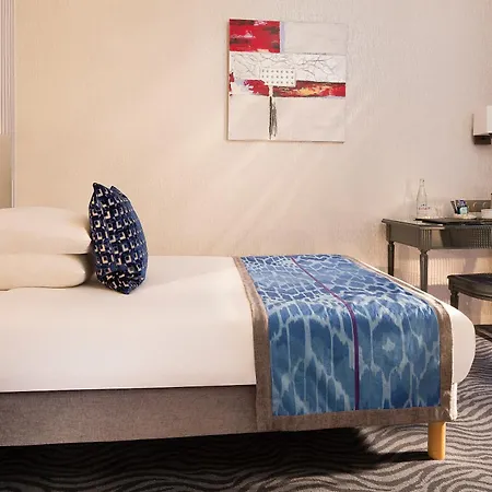 Victor Hugo Kleber Париж