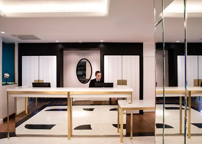 Victor Hugo Kleber Hotel