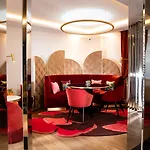 Victor Hugo Kleber 4* Paris