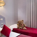 Victor Hugo Kleber Hotel