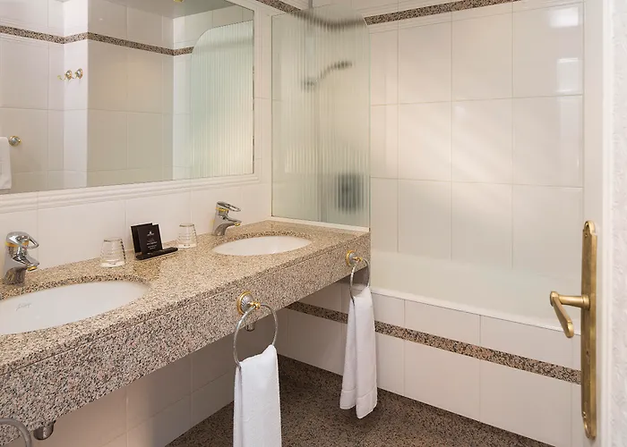 Victor Hugo Kleber Hotel Paris