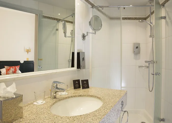 Hotel Victor Hugo Kleber Paris