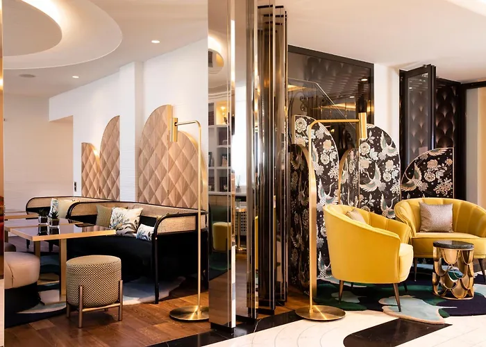 巴黎克莱贝尔维克多雨果酒店 4* 巴黎